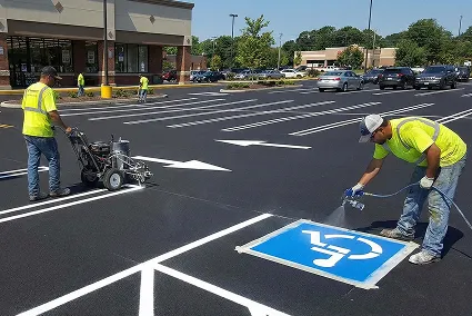 asphalt-maint-lot-stripping